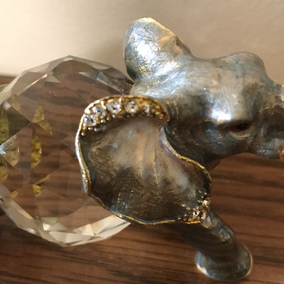 Really cute metal elephant with glass crystal body. - Picture 3 of 3